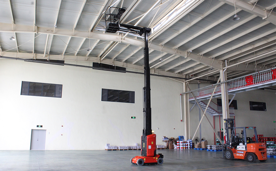 升降平臺在燈具更換的應用